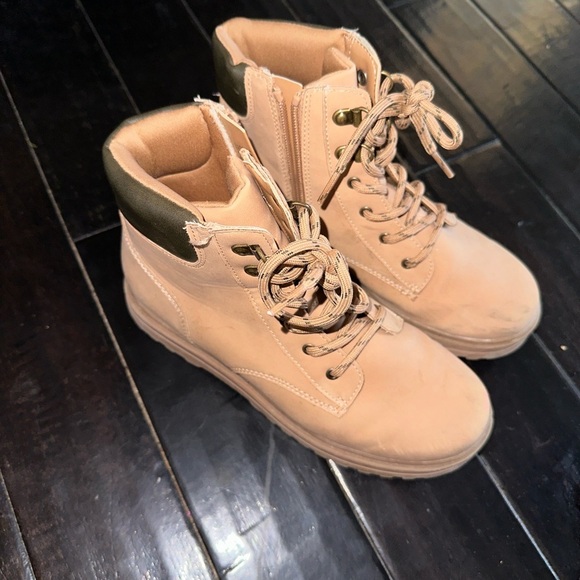 Cat & Jack Boots- SZ 4 - Picture 2 of 5